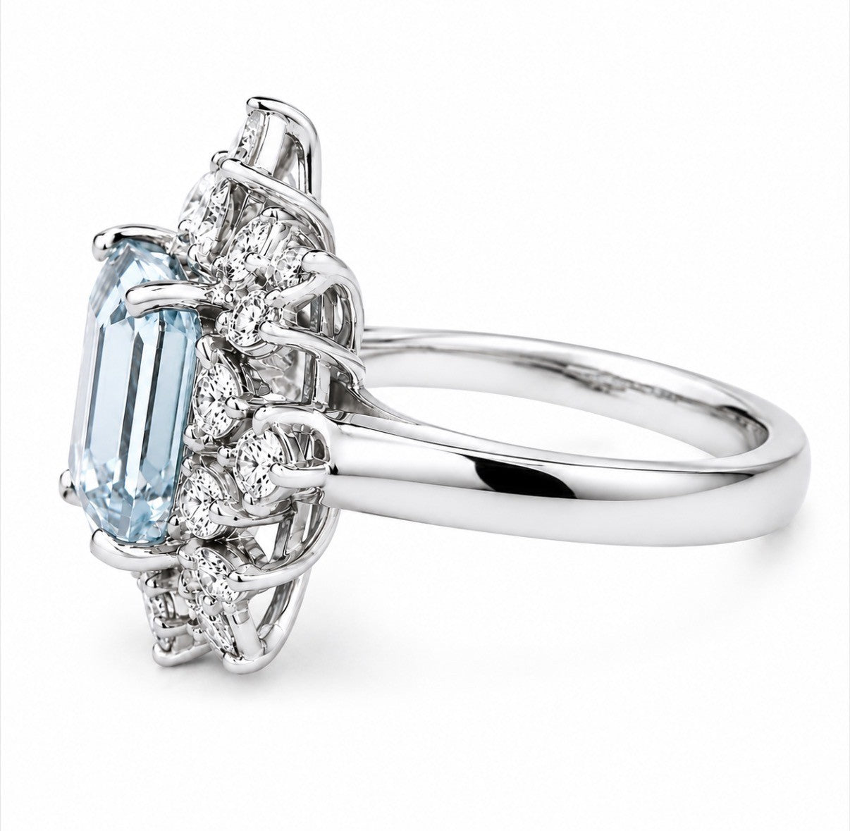 18ct Aqua & Diamond Vintage Ring